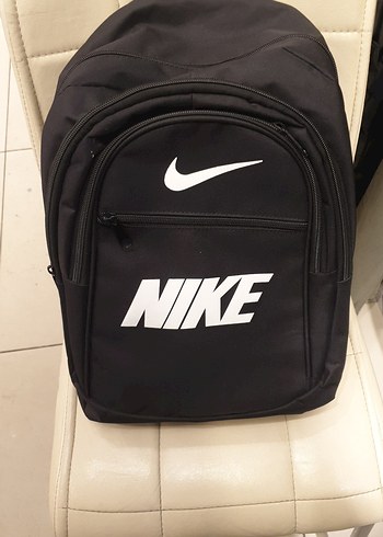 Nike Siyah Fermuarlı Sırt Çantası
