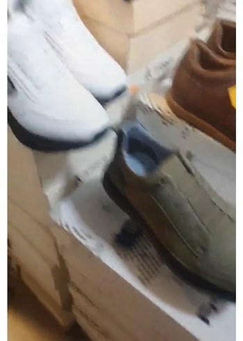 42 Beden Beyaz Bağcıklı erkek ayakkabı.