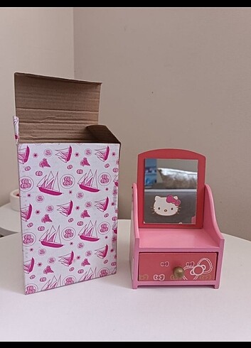 Hello Kitty takı düzenleyici