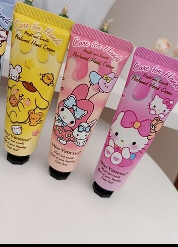 Beden Renk Hello Kitty el kremi