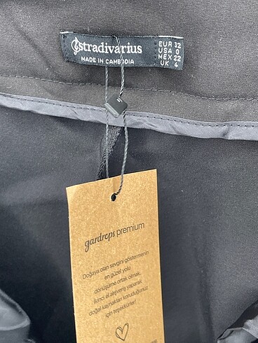 32 Beden siyah Renk Stradivarius Kumaş Pantolon %70 İndirimli.