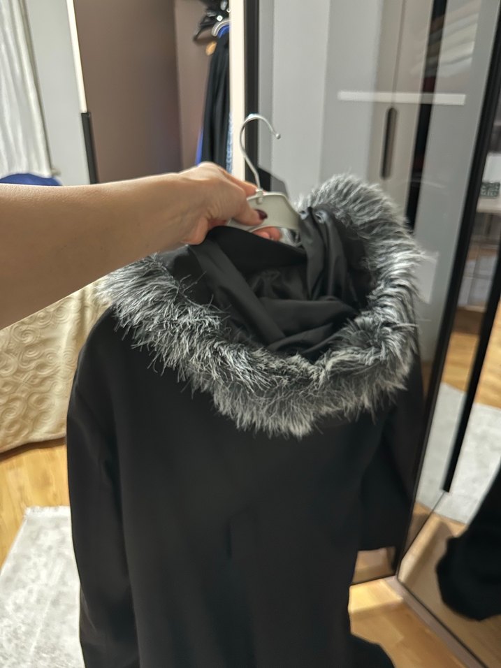 Kürklü Siyah Uzun Gotik Kadın Kaban - Görsel 3