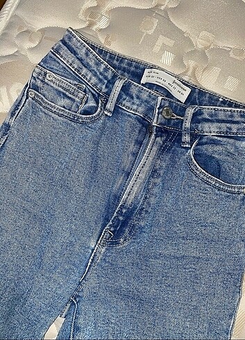 32 Beden mavi Renk Stradivarius Slim Fit Mom jean