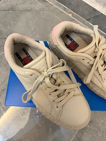 38,5 Beden TOMMY HİLFİGER