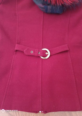 Kapüşonlu kırmızı kısa kaban - Görsel 4