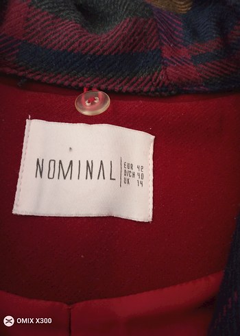 Kapüşonlu kırmızı kısa kaban - Görsel 5