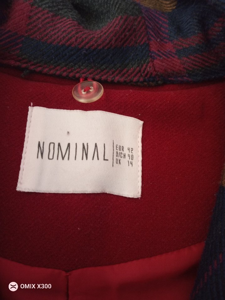 Kapüşonlu kırmızı kısa kaban - Görsel 5