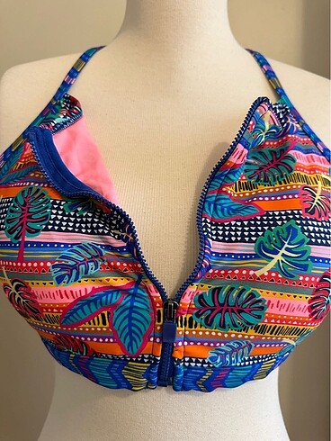 Penti 40 beden bikini üstü. Hiç kullanılmamıştır sıfır üründür. 