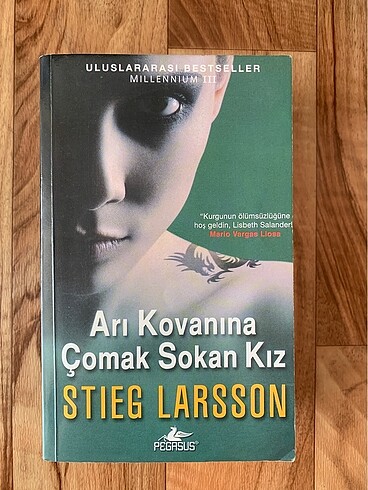 Arı Kovanına Çomak Sokan Kız