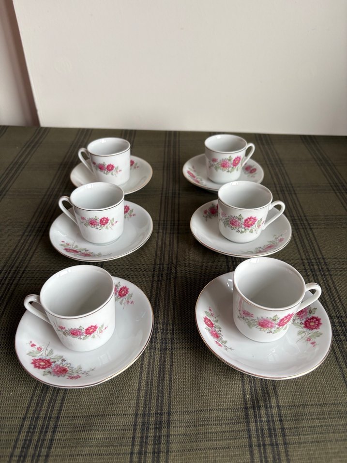 El Yapımı Zarafet: 6 Kişilik Antika Çin Porseleni Kahve Takımı - Görsel 2