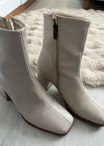 Krem Deri Kadın Topuklu Bot - Görsel 5