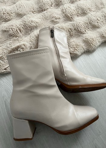 Krem Deri Kadın Topuklu Bot - Görsel 7