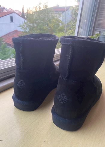 38 Beden Siyah Ugg