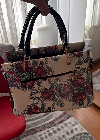 Guess Çiçek Desenli Bohem Kadın Çantası