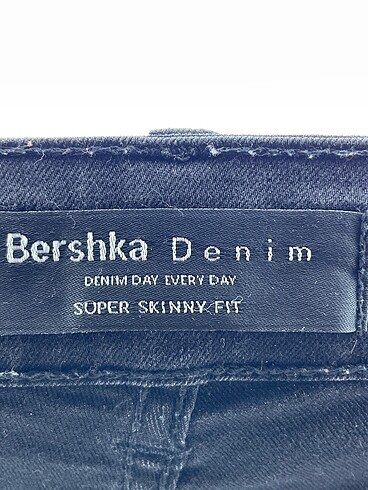 38 Beden çeşitli Renk Bershka Jean / Kot %70 İndirimli.