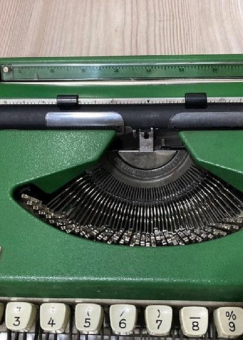 Olympia traveller de luxe daktilo - Görsel 3