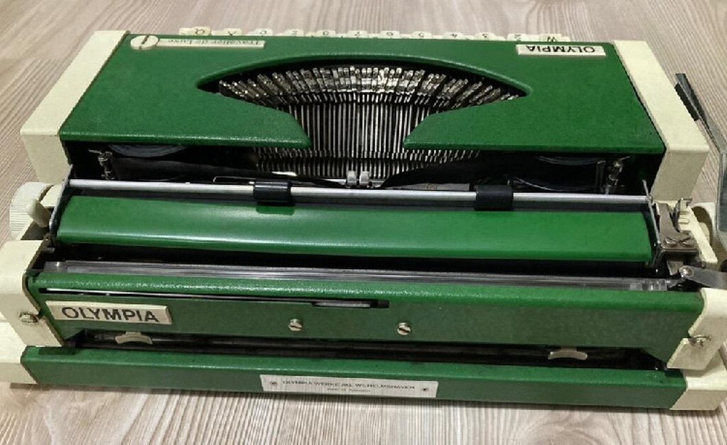 Olympia traveller de luxe daktilo - Görsel 5