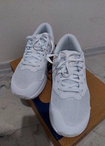 Asics Asics beyaz ayakkabı orijinal 38 numara sıfır