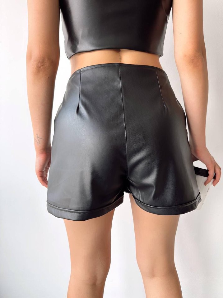 Siyah Deri Mini Şort - Görsel 2