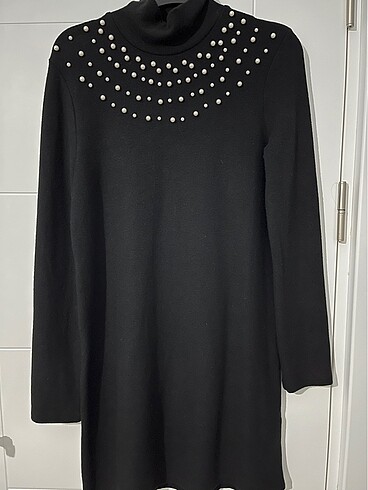 ZARA SİYAH İNCİ DETAYLI ELBİSE
