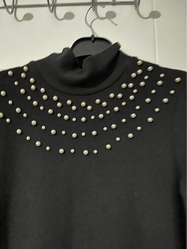 Zara ZARA İNCİ DETAYLI SİYAH MİNİ ELBİSE