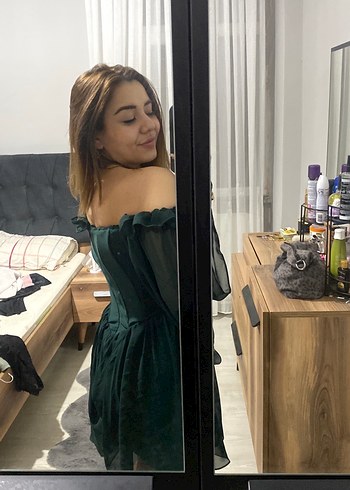 Omuzları Açık Volanlı Yeşil Mini Elbise - Görsel 5