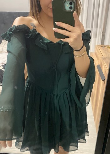 Omuzları Açık Volanlı Yeşil Mini Elbise - Görsel 4