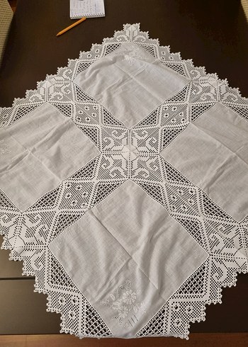 Nakışlı Gri Beyaz Masa Örtüsü - Görsel 3