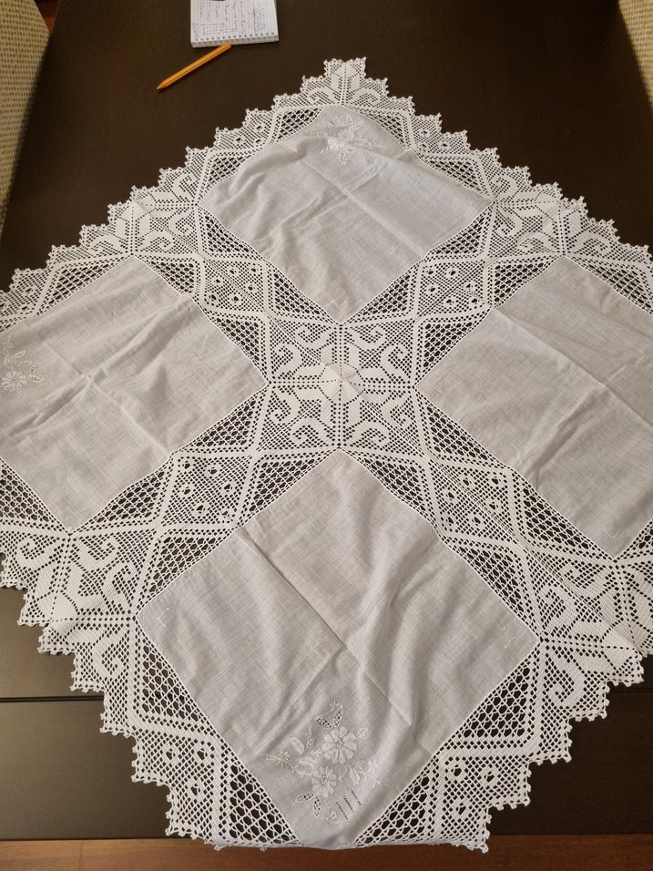 Nakışlı Gri Beyaz Masa Örtüsü - Görsel 3