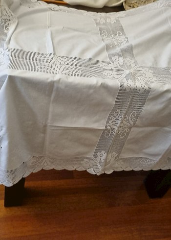 İşlemeli Beyaz Gri Masa Örtüsü - Görsel 2