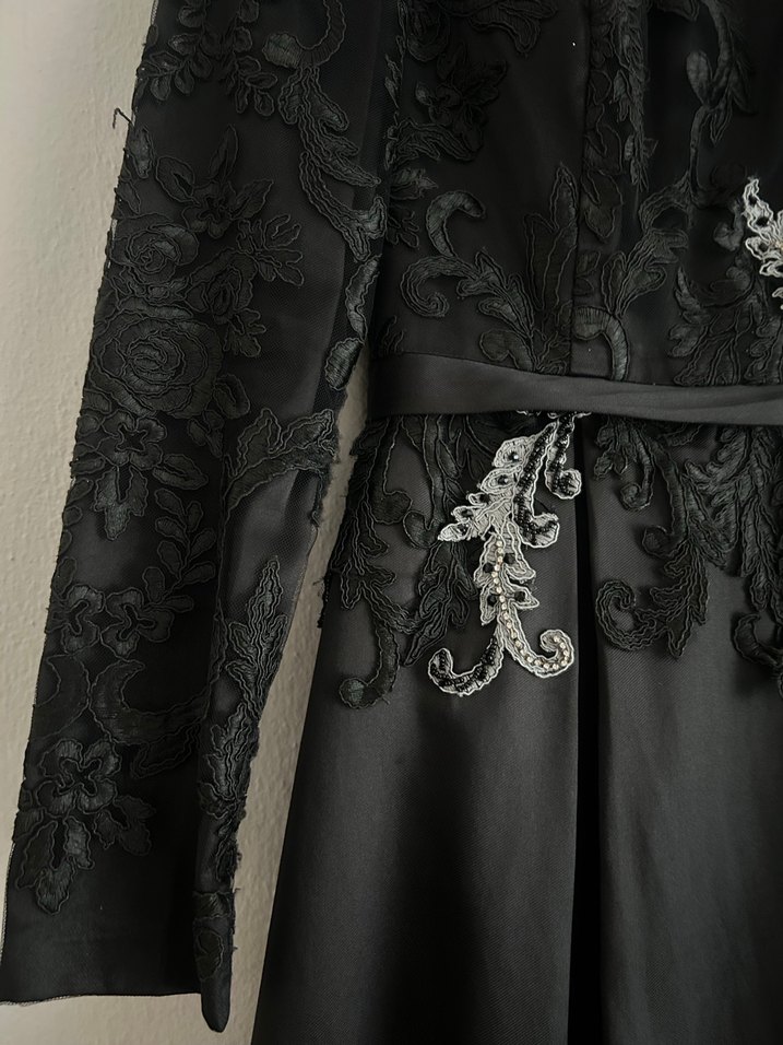 Uzun Kollu Siyah Gotik Nakışlı Abiye Elbise - Görsel 4