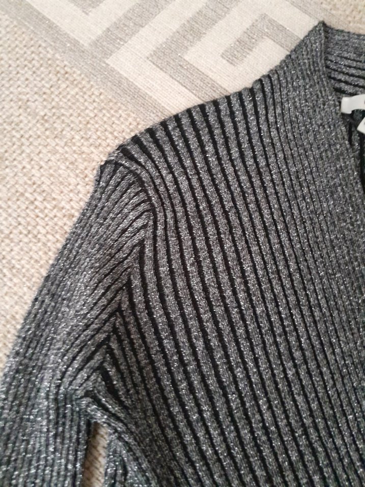 Gri V Yakalı Kadın Triko Kazak - Görsel 3