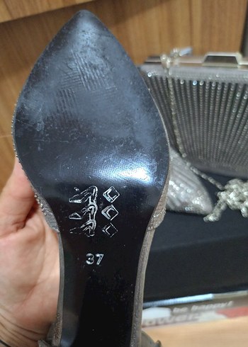 Gri Metal Tokalı Yüksek Topuklu Kadın Abiye Ayakkabı - Görsel 5