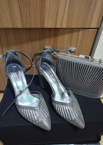 Gri Metal Tokalı Yüksek Topuklu Kadın Abiye Ayakkabı - Görsel 13