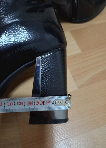 Tokalı Siyah Deri Kadın Bot - Görsel 4