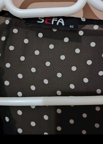 Siyah Nakışlı V Yaka Kısa Kollu tül Bluz - Görsel 3