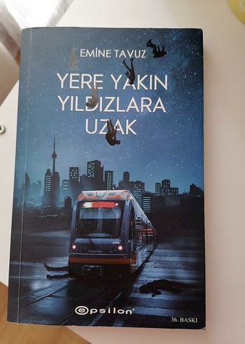 Yere Yakın Yıldızlara Uzak - Emine Tavuz