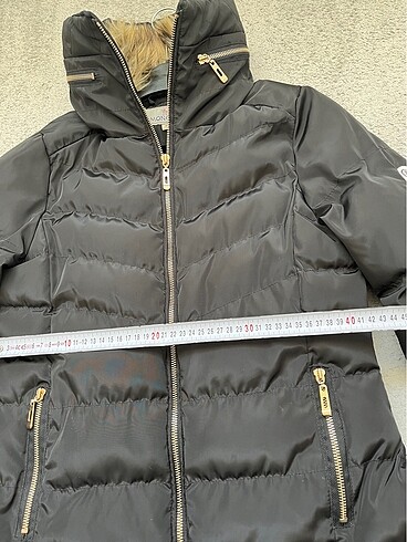 s Beden Moncler montu