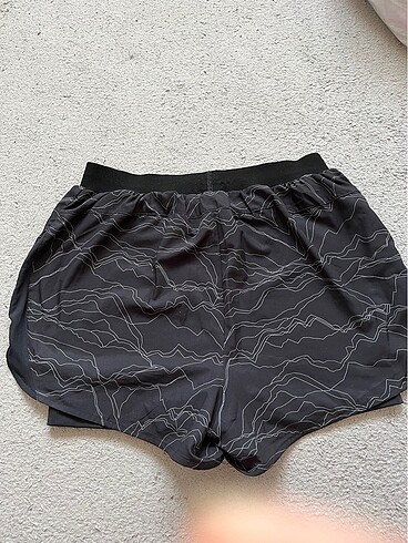 40 Beden siyah Renk Karrimor şort