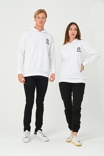 Kapüşonlu beyaz sweatshirt nakışlı