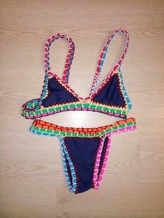 Kenarları örme gibi bikini 