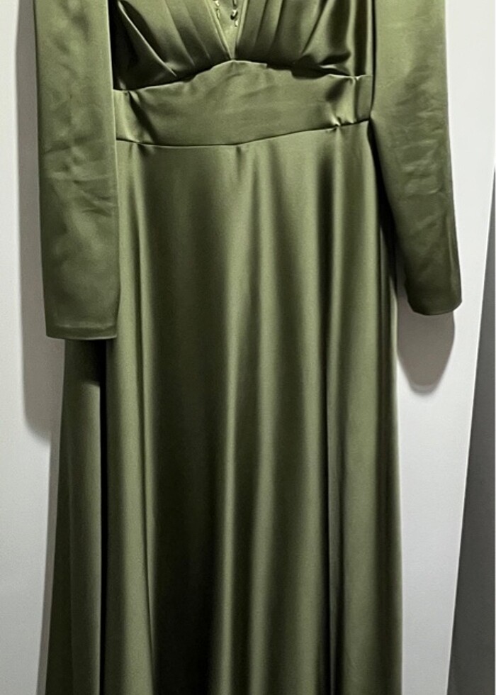 Yeşil abiye elbise - Görsel 4