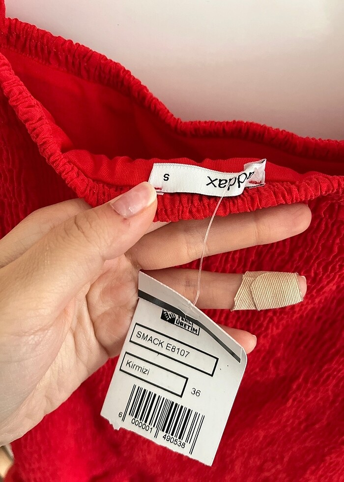 Kırmızı elbise - Görsel 3
