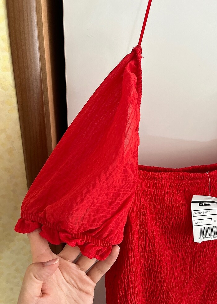 Kırmızı elbise - Görsel 4