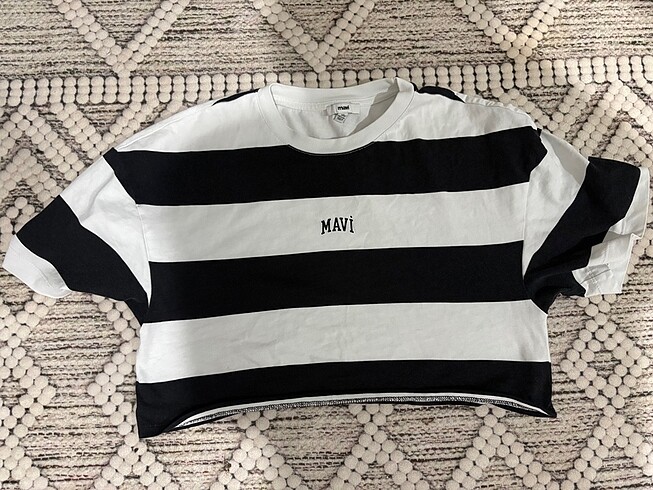 Mavi logo baskılı çizgili crop
