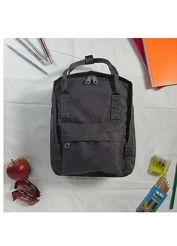 sırt çantası ve ukol çantası uzunluk 26cm. En 22cm.