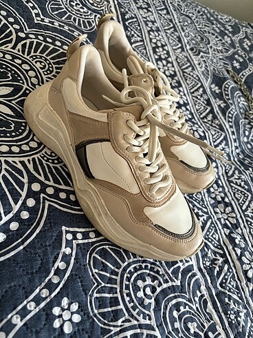 Pull and bear sneaker