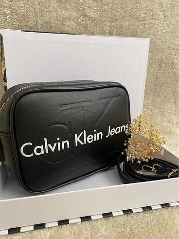 CALVİN KLEIN JEANS