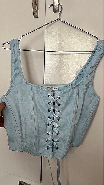 stradivarius korseli çiçek baskılı korseli ipli crop büstiyer