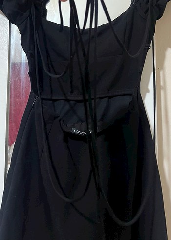 Zara sırt dekolteli siyah balon kollu elbise - Görsel 7